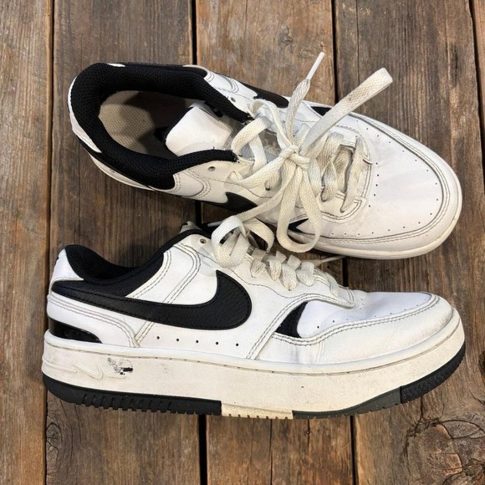 Nike Gamma Force low top women's sneakers shoes black and White